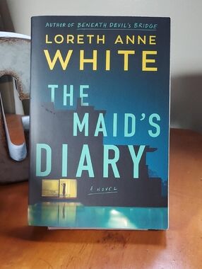 Loreth Anne White "The Maid's Diary" - Teal & Yellow Cover